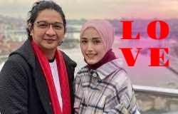 Aku ingin menjadi tua bersamamuAku ingin mati berbaring di pelukanmu
Aku ingin menjadi tua bersamamu
Aku ingin menatap matamu
Aku ingin berada di sana untukmu